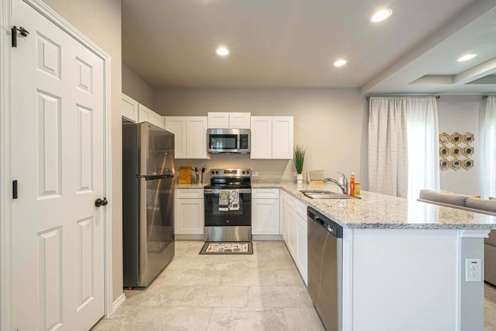 Gorgeous, Brand New 3 Bedrooms Home- Built 2024, Near Seaworld & Lackland Afb 샌안토니오 외부 사진