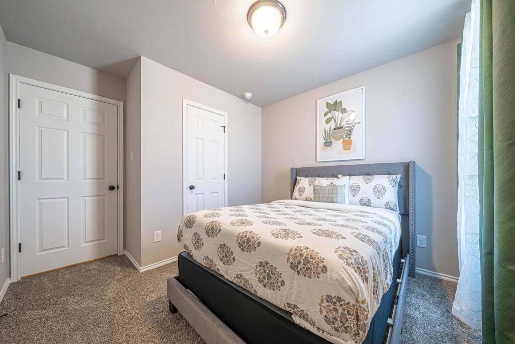 Gorgeous, Brand New 3 Bedrooms Home- Built 2024, Near Seaworld & Lackland Afb 샌안토니오 외부 사진