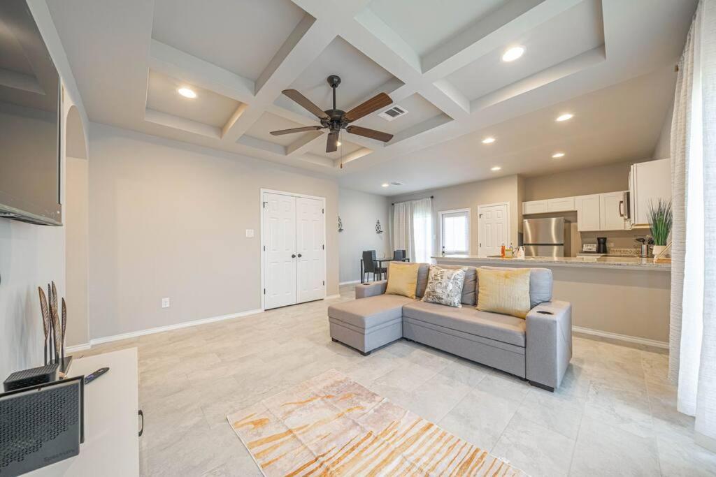 Gorgeous, Brand New 3 Bedrooms Home- Built 2024, Near Seaworld & Lackland Afb 샌안토니오 외부 사진