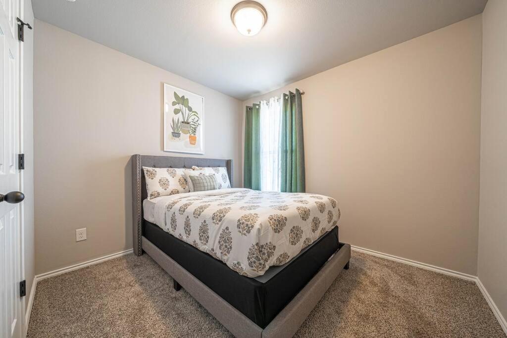 Gorgeous, Brand New 3 Bedrooms Home- Built 2024, Near Seaworld & Lackland Afb 샌안토니오 외부 사진