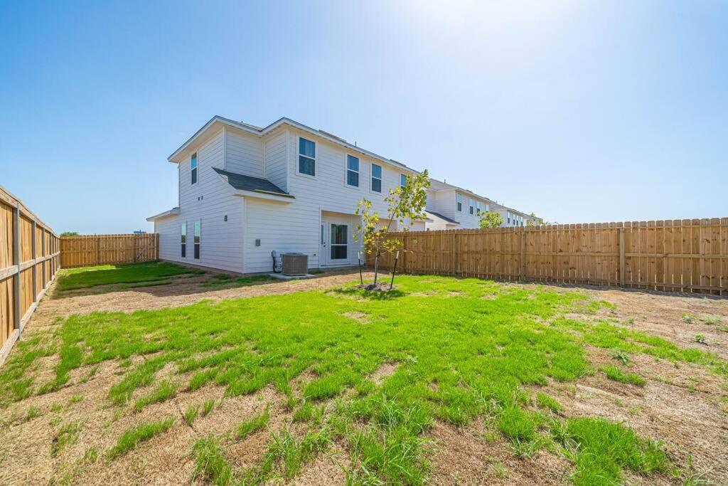 Gorgeous, Brand New 3 Bedrooms Home- Built 2024, Near Seaworld & Lackland Afb 샌안토니오 외부 사진