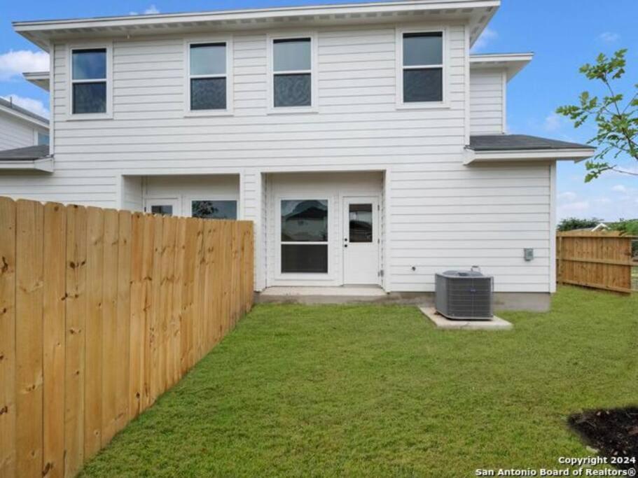 Gorgeous, Brand New 3 Bedrooms Home- Built 2024, Near Seaworld & Lackland Afb 샌안토니오 외부 사진