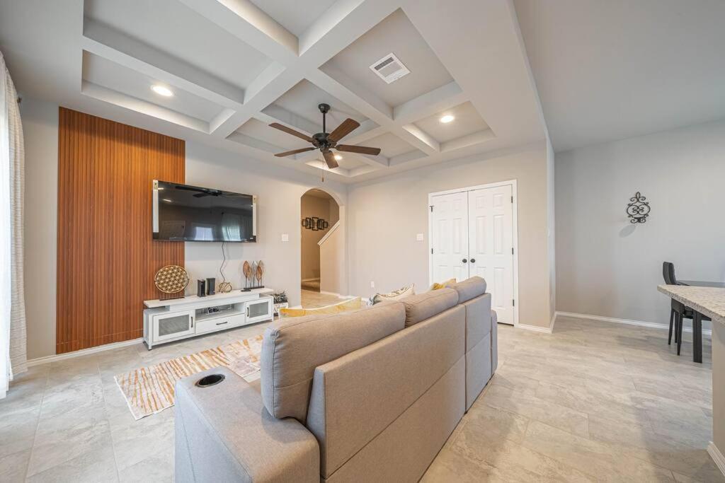 Gorgeous, Brand New 3 Bedrooms Home- Built 2024, Near Seaworld & Lackland Afb 샌안토니오 외부 사진