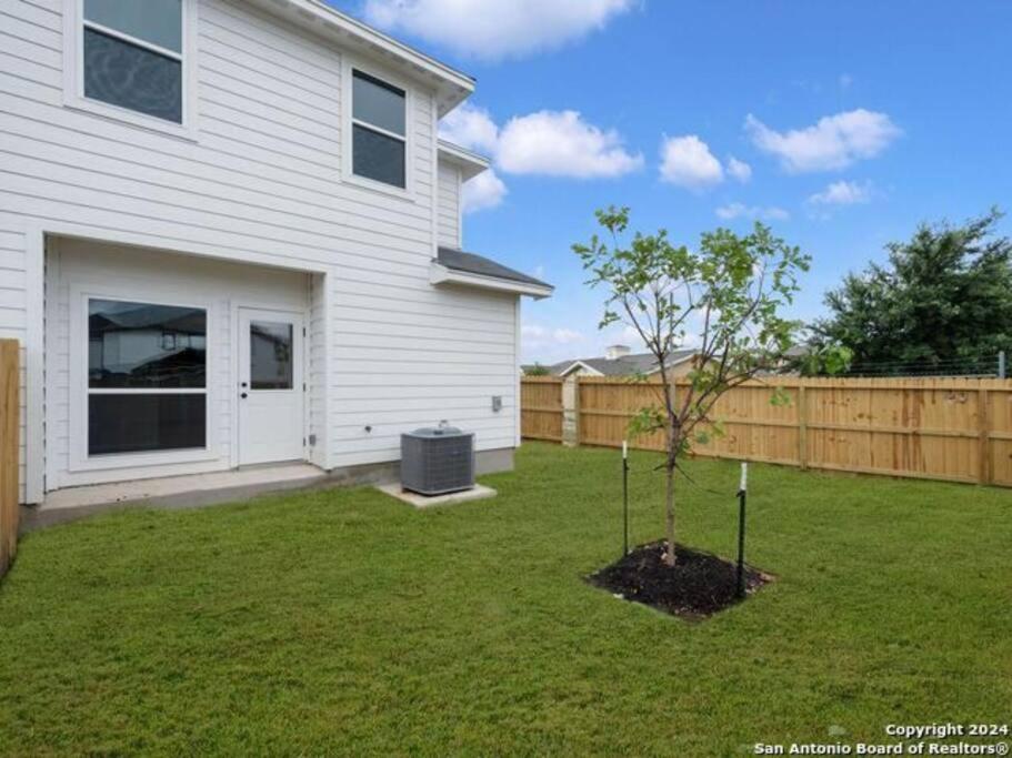 Gorgeous, Brand New 3 Bedrooms Home- Built 2024, Near Seaworld & Lackland Afb 샌안토니오 외부 사진