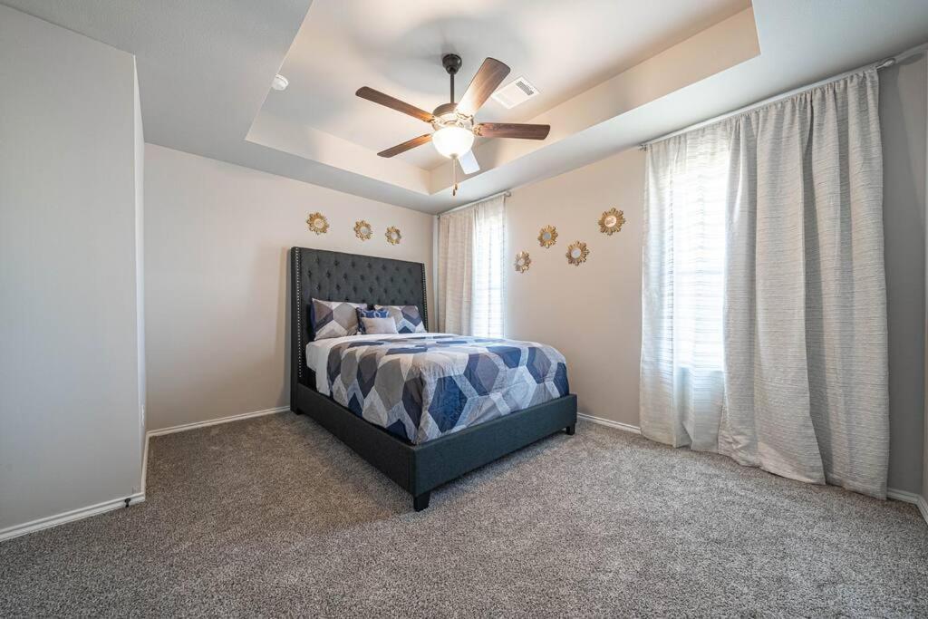 Gorgeous, Brand New 3 Bedrooms Home- Built 2024, Near Seaworld & Lackland Afb 샌안토니오 외부 사진