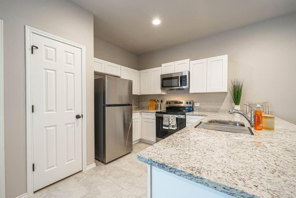 Gorgeous, Brand New 3 Bedrooms Home- Built 2024, Near Seaworld & Lackland Afb 샌안토니오 외부 사진