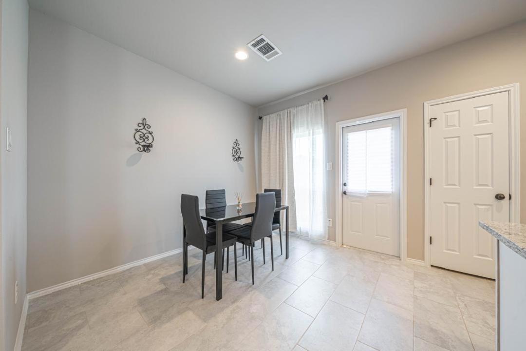 Gorgeous, Brand New 3 Bedrooms Home- Built 2024, Near Seaworld & Lackland Afb 샌안토니오 외부 사진