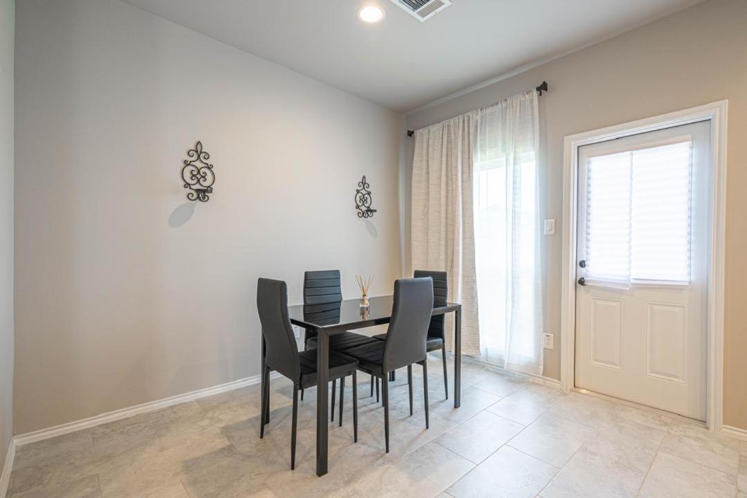 Gorgeous, Brand New 3 Bedrooms Home- Built 2024, Near Seaworld & Lackland Afb 샌안토니오 외부 사진