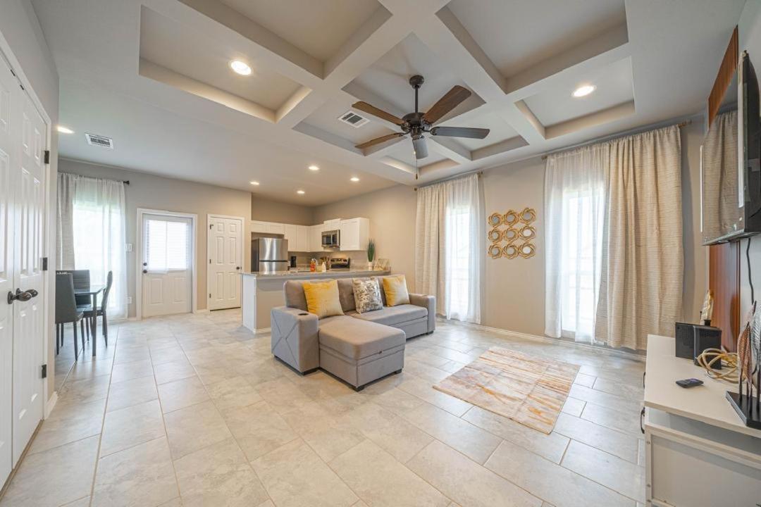 Gorgeous, Brand New 3 Bedrooms Home- Built 2024, Near Seaworld & Lackland Afb 샌안토니오 외부 사진